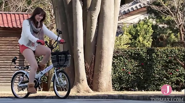 水色の下着がチラリと覗く変態自転車ライド bunc 001